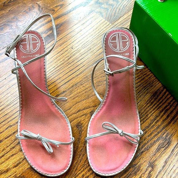 Lilly Pulitzer Parigi silver bow, ankle strap wood heel sandal size 7 1/2 - Picture 2 of 5